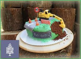 Die tortencreme rund um die torte streichen, sodass sie vollständig umhüllt ist. Bagger Kuchen Baustellen Kuchen Zum Geburtstag Nestling