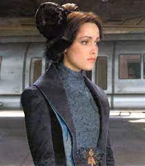 Alex in two hands (1999) b. Star Wars Ep Ii Senator Amidala S Handmaid Dorme Detail Of Hairstyling Star Wars Women Star Wars Fashion Star Wars Ii