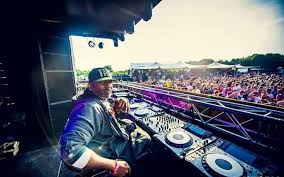 Paul johnson, the chicago producer and dj whose ferociously melodic style of house music yielded a series of classic singles and inspired producers in his hometown and beyond, died on wednesday at age 50, his agent confirmed to rolling stone. G20wojcbgbf9m