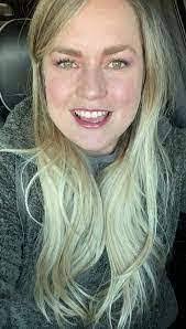 Leanna Dunham's Instagram, Twitter & Facebook