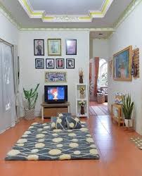 Jika kamu mempunyai ruangan yang kecil untuk ruang tamu, kamu dapat mencontoh desain ruang tamu seperti gambar diatas. 12 Desain Ruang Keluarga Minimalis Pakai Sofa Dan Lesehan