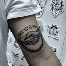 4.0 out of 5 stars cute & funny but runs big and its not that sheer by michelle camacho on may 20, 2021 i liked it, its a fun/cool gift either for a costume or just so your baby looks. Brendantattoo T R A D I Black Manos Cadenas Facebook