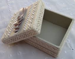 Caixa De Mdf Decorada Com Renda E Pérola Caixa Biju Essencia Da Arte Elo7 Caixa Decorada Com Tecido Caixas Decoradas Mdf Artesanato