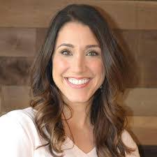 Kelly Snyder's Instagram, Twitter & Facebook