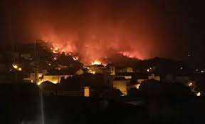 Os especialistas admitem que no espaço de uma semana a região pode chegar aos 240 por 100 mil. Fogo Continua Por Dominar Em Monchique Mas Situacao Esta Mais Calma Junto A Vila