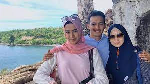 Akun instagram @alfianihidayatulsolikah yang diduga milik salah satu pramugari, alviani hidayatul solikha dibanjiri doa agar masih bisa diselamatkan dari pesawat. Beredar Percakapan Terakhir Diduga Pramugari Lion Air Jt 610