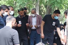 Jun 28, 2021 · sunucu ece erken'in, evli ve iki çocuk babası şafak mahmutyazıcıoğlu'yla aşk yaşaması uzun süre konuşulmuş, ardından mahmutyazıcıoğlu eşinden boşanmıştı. Bkfejcpjrke9am