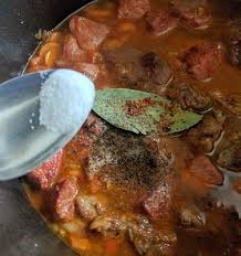 Siebenburger Porkolt Mit Nockerl Rumanisches Essen Ungarische Gerichte Nockerl