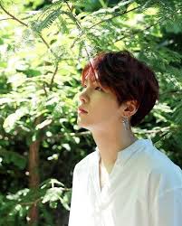 12 Idols Qui Sont Partis De Rien Pour Devenir Celebres Yoongi Bts Tout Les Bts Bts Drole