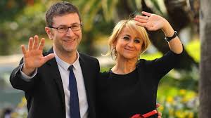 Siete squallidi negrieri del nuovo millennio. Sanremo 2013 Fazio Saro Il Re Del Carnevale Per Tutta La Settimana Littizzetto Non Diamo Al Festival Valenze Che Non Ha Lanostratv