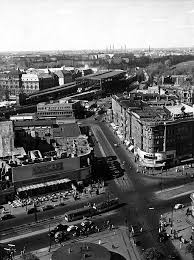 1953 Blick Aus Erhohter Sicht Auf Die Kreuzung Kurfurstendamm Joachimstaler Strasse Mit Dem Cafe Kranzler Hinten Der Bah Berlin Stadt Furst Zoologischer Garten