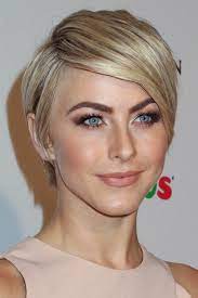 More specifically the bob hairstyles that she is so well known for. Julianne Hough S Hairstyles Hair Colors Steal Her Style