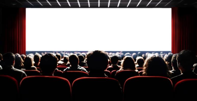 التأثير العميق للسينما: تنوير العقول وتشكيل المجتمعات