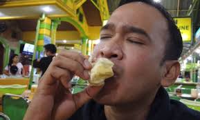Aplikasi yang sudah dirilis sejak tahun 2008 ini, tentunya menjadi salah satu aplikasi yang mampu bertahan karena menghadrikan berbagai macam. Ruben Onsu Ketagihan Durian Medan Enaknya Bikin Merem Melek Okezone Travel