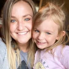 Amy Schoonover's Instagram, Twitter & Facebook