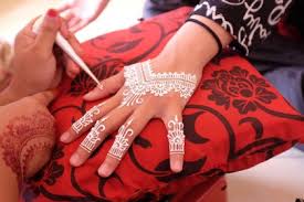 That is why it is recommended to keep it simple at first. Henna In Dubai What It Is And Where To Get It Ewmoda