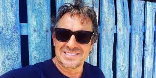 Hij brak door toen hij stopte met het maken van italiaanse muziek en begon met nederlandse muziek in 1993. Geruchten Is Dit De Nieuwe Vriendin Van Marco Borsato Man Man