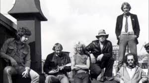 It was originally a traveling theater ensemble with many members, most notably ulf dageby, anders melander, totta näslund, nikke ström, hans mosesson. Nationalteatern Ger Sig Ut Pa Turne Nyheter Musik Band Spelningar