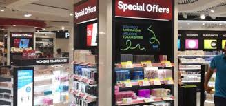 Decizia ministerului finantelor interzice, de asemenea, din 12 februarie, si transferul intre magazinele. Duty Free Store Faro Airport