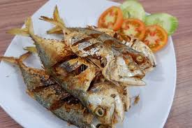 Inilah resep cara membuat masakan ikan kembung bakar komplit dengan pelengkap sambal kecap, rasanya enak, maknyus, dan mudah cara membuatnya. Tak Kalah Dengan Salmon Ikan Kembung Juga Kaya Omega 3