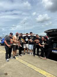 Família faz churrasco em frente ao Mangueirão antes do show do Guns N’ Roses | Cultura | O Liberal