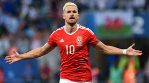 This is my official facebook page. Wales Aaron Ramsey Begeistert Neben Gareth Bale Seit Jahren Goal Com