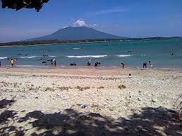Pantai baron merupakan duplikat dari pantai parangtritis dengan pasir pantainya yang coklat dan ombak yang cukup ganas. Pantai Embe Tempat Wisata Eksotis Berhiaskan Gunung Rajabasa Di Lampung Destinasi Travel Indonesia