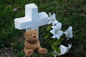 Glendale funeral home & cemetery helps families commemorate the lives of their loved ones respecting their wishes faith and budget. Guide Tips For Decorating The Grave Of A Loved One