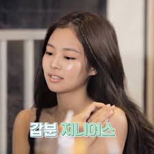 Is Lisa from BLACKPINK already using wigs from her baldness situation?