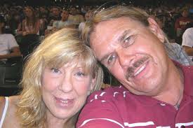 Babe, I know you've seen my messages… I miss you so much, and it really  hurts not hearing from you. Please text me back I just want to make things  right between