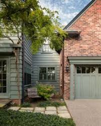 38 Marvelous Exterior Paint Color Ideas Red Brick Page 24 Of 40 Brick Exterior House Red Brick House Exterior Green Siding