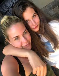 Türkiye halk kurtuluş ordusunun (thko) kurucu üyesiydi. Am Schnellsten Emine Un Instagram