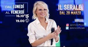 Come spiegato qui sopra, l'ipotesi al momento più accreditata del via al serale di amici 20 ha per oggetto la data di sabato 27 marzo. Serale Amici 2021 Quando Inizia