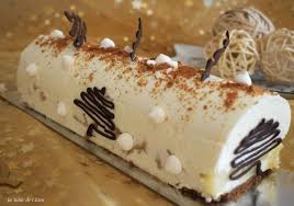 Buche A La Poire Coeur Caramel Et Croustillant Speculoos Recette Dessert Noel Buche De Noel Recette Facile Dessert Noel