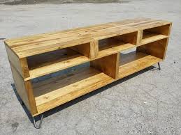 Diy Pallet Media Console And Tv Stand Meuble Tele En Palette Meuble Palette Meubles En Bois De Palettes