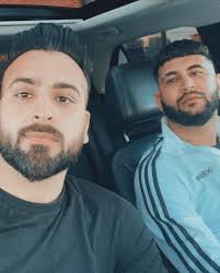 Jaali Na Jani Sare Gucci Ale Sapp Ni 🐍🤟🏻❤️ #gabru #punjabi  #pindawalejatt #life #enjoy #fun #vancouver #downtown #fashion #mensfashion  #style #styleblogger #streetstyle #photoshoot #photooftheday #shotoniphone  #dailypost #instagram #instagood ...