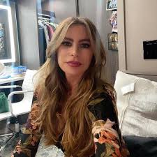 Her spiciest quality is her sense of humor, her idol is the other sophia, and she can't deny her love for the the modern family star plays one hot mamma on tv. Sofia Vergara Dishes She Did Her Own Makeup For Modern Family