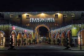 L'outlet village franciacorta sorge a rodengo saiano, in provincia di brescia. Your White Christmas At Franciacorta Outlet Village 87 Km From Milan Where Milan