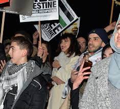 Gigi's sister bella hadid shared some of the same posts to her own instagram stories this week. Bella Hadid Joins Free Palestine Protest In London Teen Vogue
