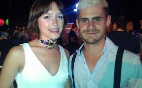 Gastón soffritti y candela vetrano se conocen desde chicos, empezaron en el semillero cris morena en rincón de luz y después de algunos años se re descubrieron en un nuevo lugar, de ya no habrá más desmentidas por parte de ellos. Hay Romance En Simona Las Fotos De Dos Actores Que Generaron Sospechas Tn