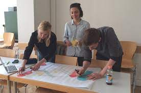 Performance in a militarized culture; Tutorenschulung Mit Frau Dr Berenika Szymanski Dull Theaterwissenschaft Munchen Lmu Munchen