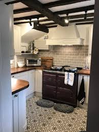 Country kitchen style employs a focus on natural materials and fine craftsmanship in an effort to create a warm and comfortable kitchen design where guests will feel welcome and want to spend plenty of time. Country Style Kitchen Klassisch Kuche Sussex Von Sussex Kitchen Designs Houzz