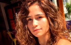 A atriz e a percussionista lan lanh foram a um cartório e oficializaram a união, sem um grande evento. Nanda Costa Alfineta O Governo Em Post Nao Irao Nos Calar