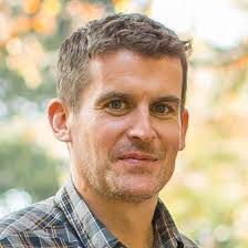 Robert Tighe's Instagram, Twitter & Facebook