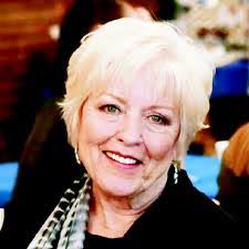 Carolyn Mackey's Instagram, Twitter & Facebook