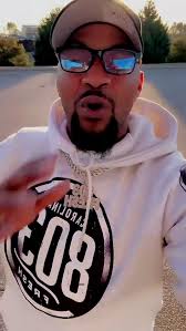 Day 2 of the promo run got us in the VILLE!! 🗣️ DUUUUVALLL. Big thankx to  my guy @shawnknightmedia and the whole @hot106.5duval fam for having me..  #KEEPONLOVIN #BEG — Bringing Endless