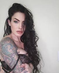 I actually really love doing these little pieces. Freehand little finger  jams for @hairbyjenlopez Now Booking June & July Email  Amiratattoos@gmail.com #tattooed #tattoo #tattoos #femaletattooers  #femaletattooartist #femaletattooartists #femaletattooer ...