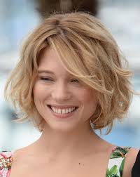 Lea Seydoux De La Coupe Garconne Au Carre Flou Ses Plus Jolies Coiffures Coiffure Coupe De Cheveux Coupe Cheveux Carre
