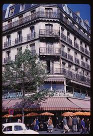 These Photos Show What Springtime Was Like In Paris In 1960 Springtime In Paris Paris Paris In Spring