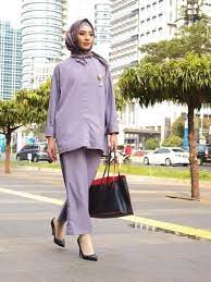 Apalagi, warna merah merona yang dapat menunjukkan kepribadiaan. Tips Pilih Busana Berhijab Untuk Interview Kerja Nggak Harus Mahal
